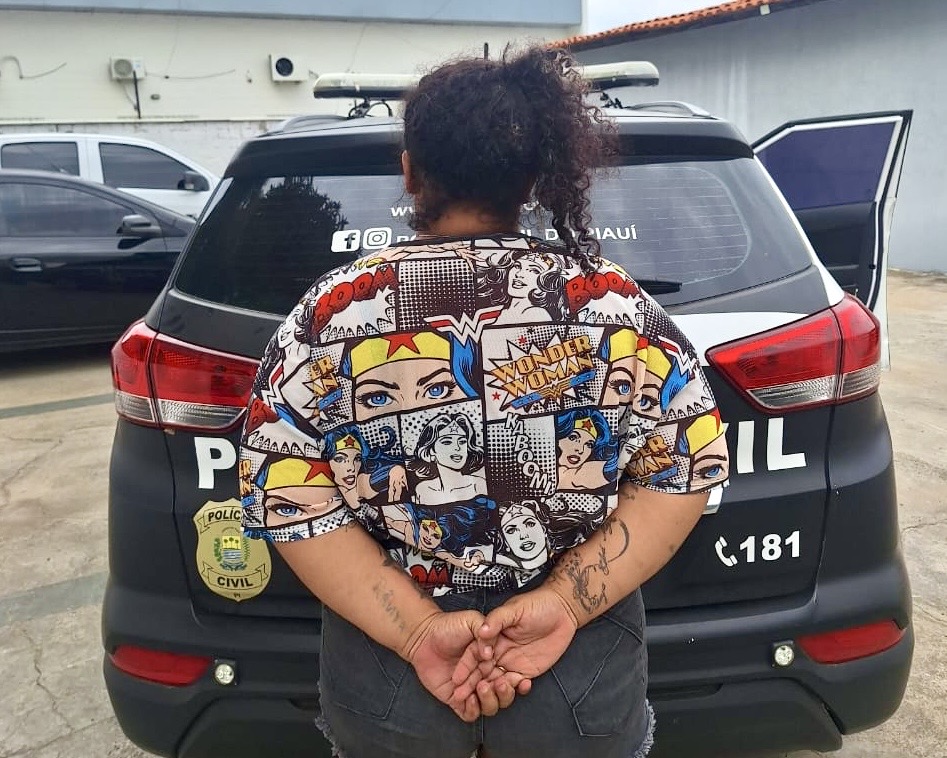 Mulher é presa por tráfico de drogas e posse ilegal de arma em São Pedro do Piauí