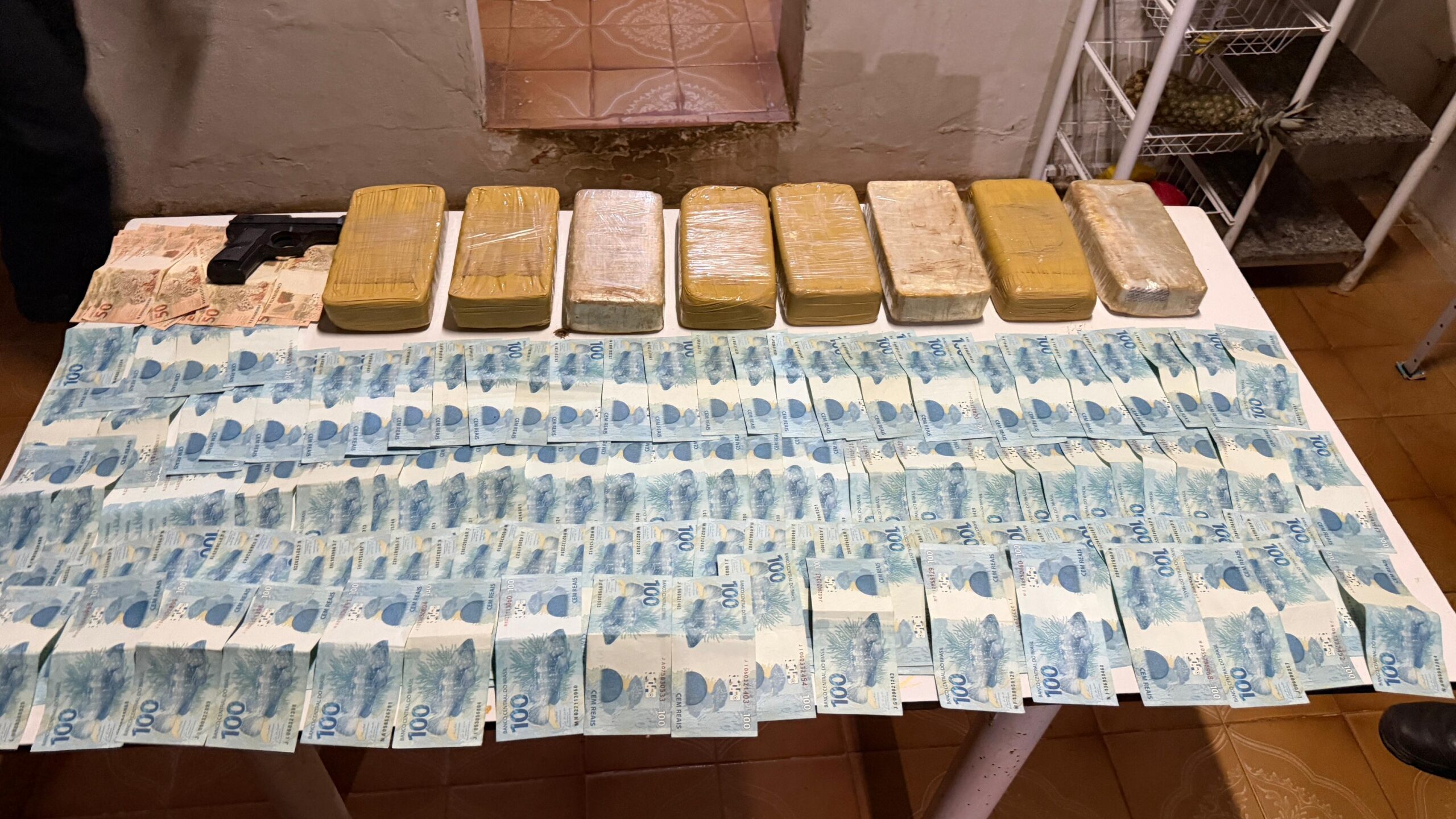 SSP realiza operação e apreende 10 kg de drogas e grande quantia em dinheiro em Picos