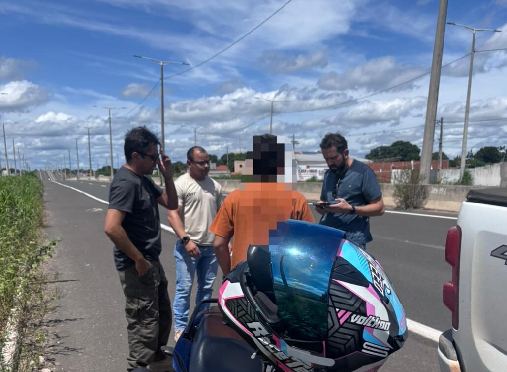 Jovem é conduzido após direção perigosa e posse de celular com restrição de roubo na zona sul de Teresina