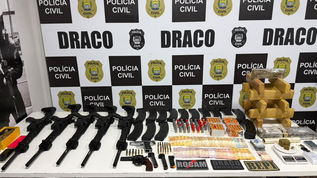 PM apreende fuzis, pistola, drogas e munições em residência na zona Centro-Sul de Teresina